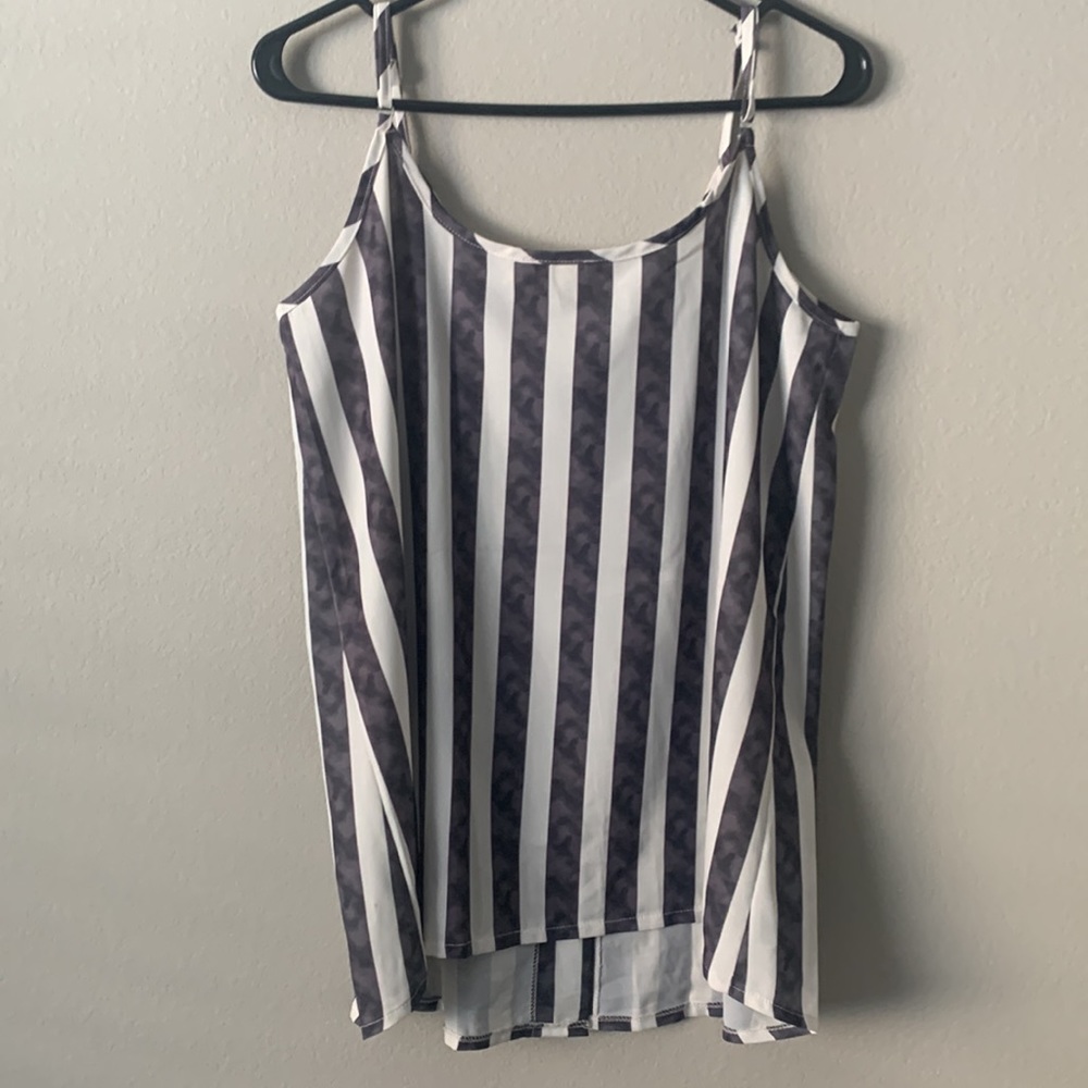 Button Down Tank - Picture 3 of 4